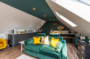 Stylish one bedroom Cotswold Coach House Tetbury